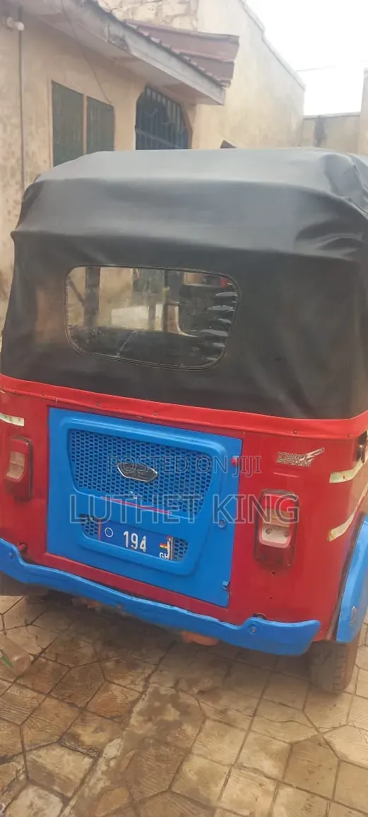 Bajaj RE 2025 Red