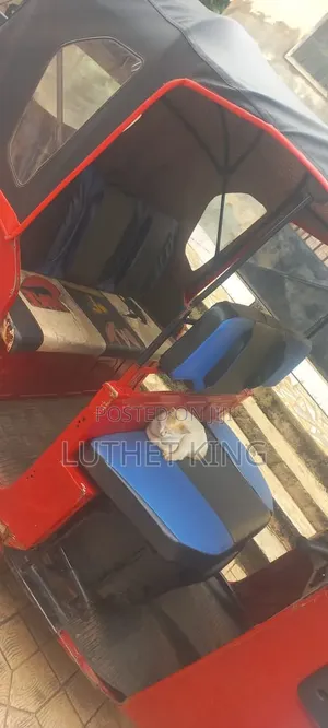 Bajaj RE 2025 Red