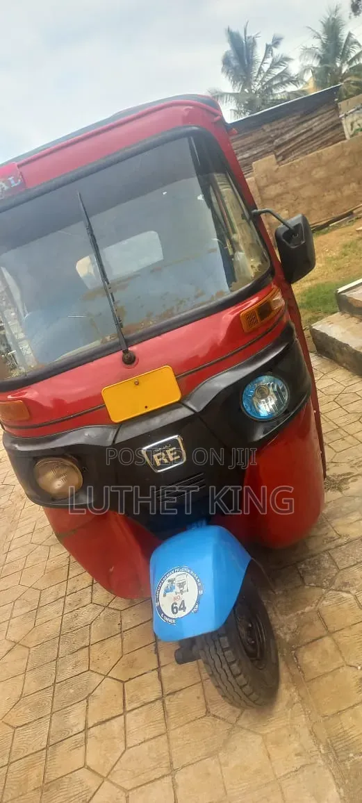 Bajaj RE 2025 Red