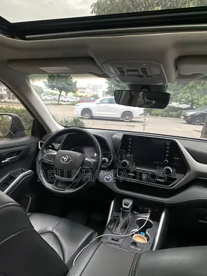 Toyota Highlander XLE 2022 Blue