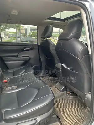 Toyota Highlander XLE 2022 Blue