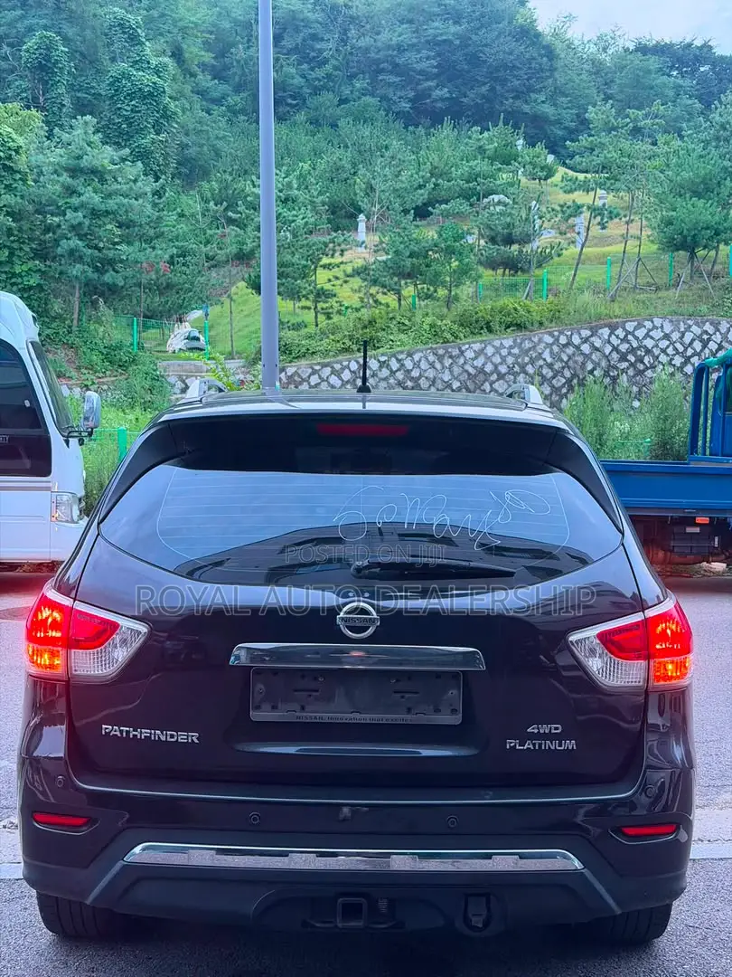 Nissan Pathfinder Platinum 4dr SUV (3.5L 6cyl CVT) 2015 Black