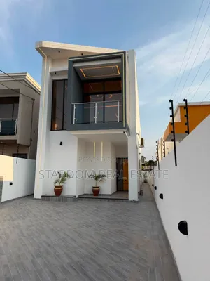3bdrm Duplex in Lakeside Estate for sale