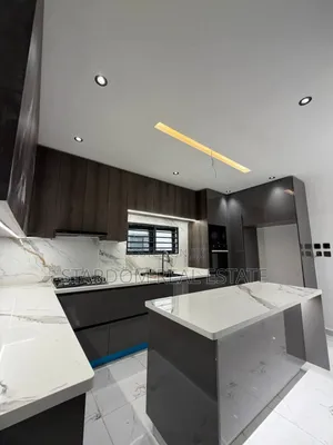 3bdrm Duplex in Lakeside Estate for sale