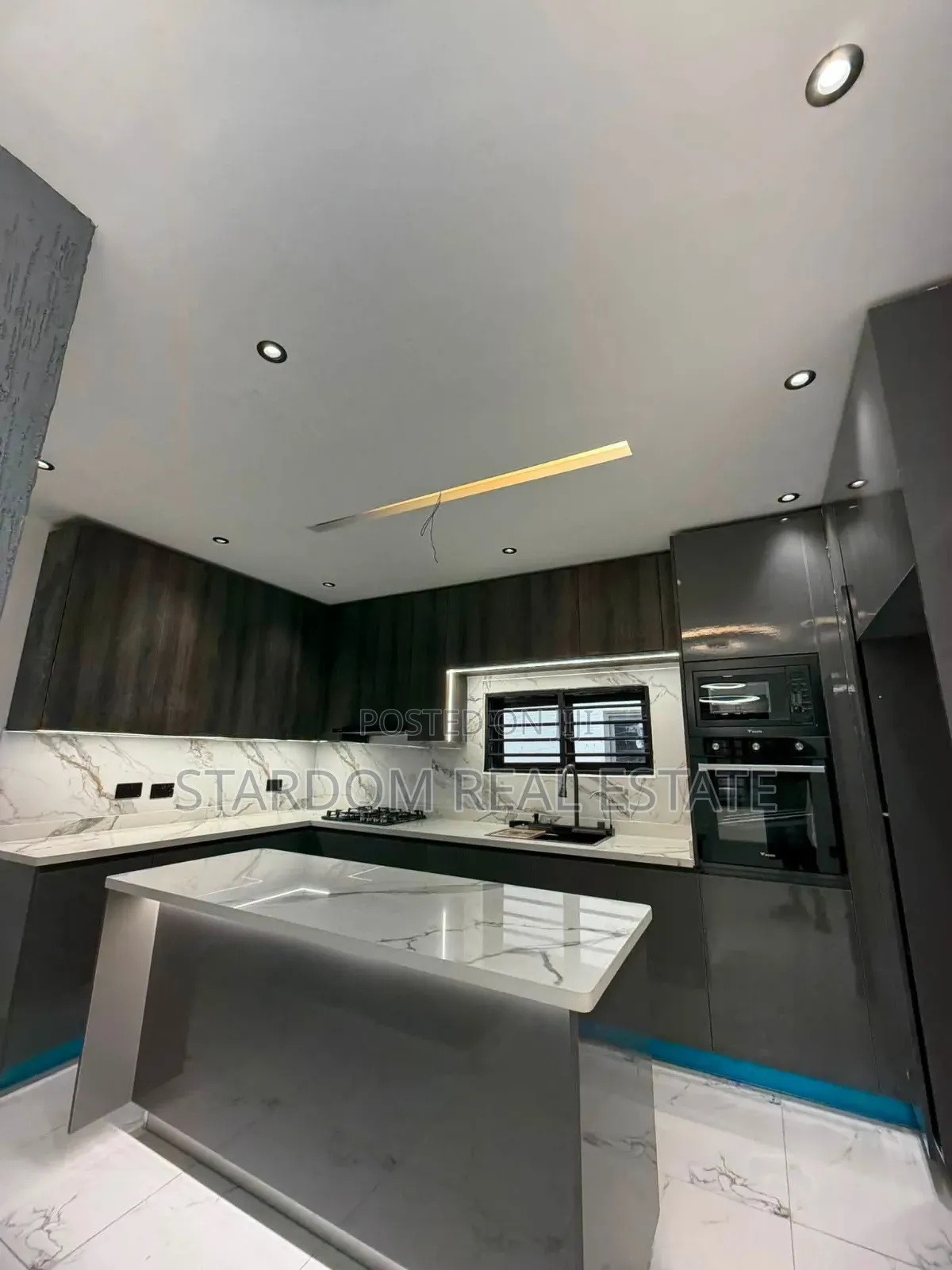 3bdrm Duplex in Lakeside Estate for sale
