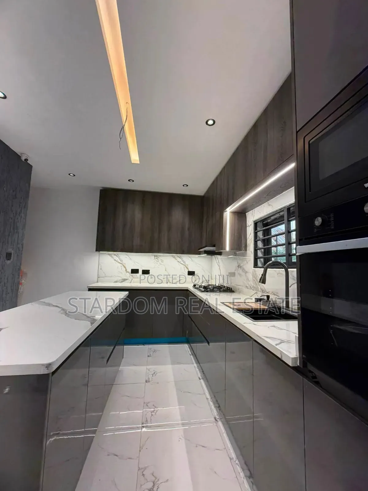 3bdrm Duplex in Lakeside Estate for sale
