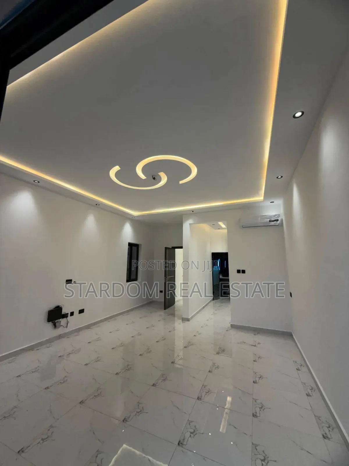 3bdrm Duplex in Lakeside Estate for sale
