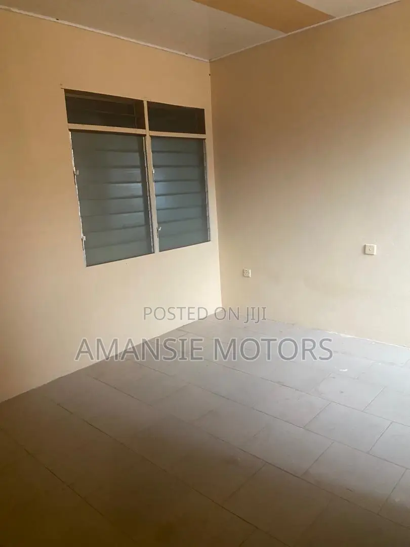 1bdrm Shared Apartment in Men’S Esate, Sakumono for rent