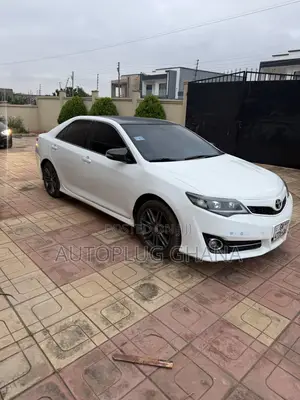 Toyota Camry SE 4dr Sedan (2.5L 4cyl 6A) 2012 White