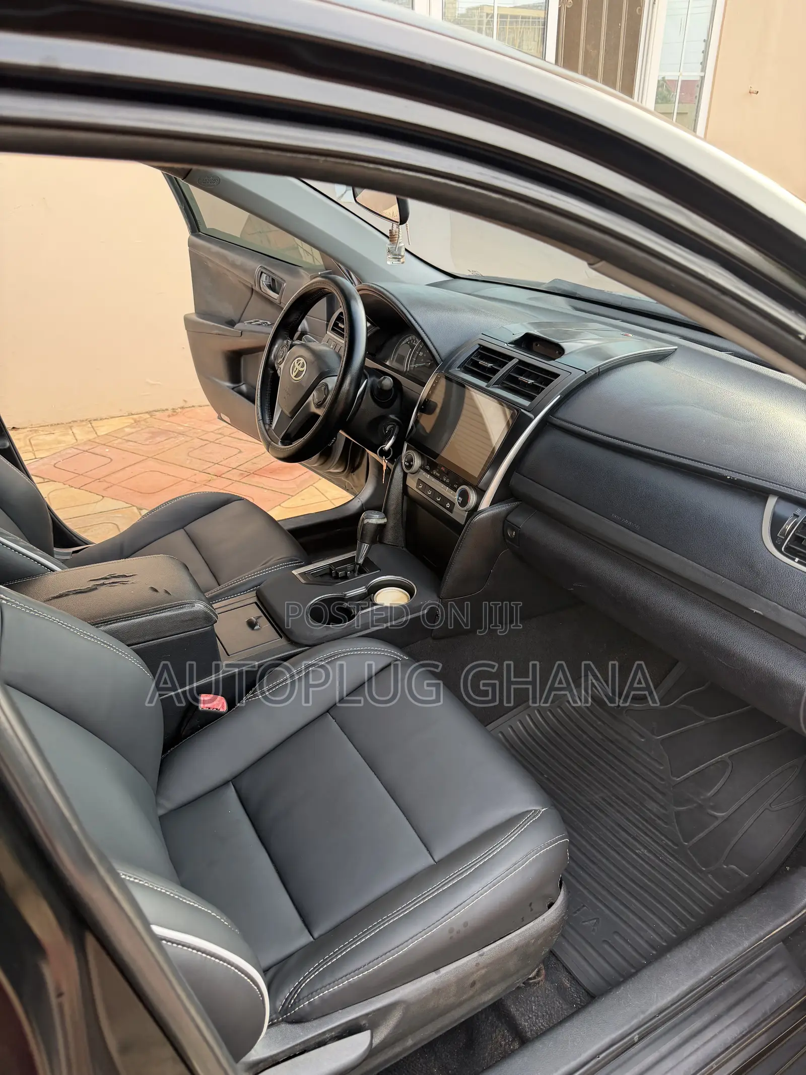 Toyota Camry SE 4dr Sedan (2.5L 4cyl 6A) 2012 White