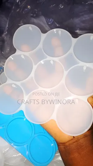 9-in-1 Epoxy Resin Keychain Mould With Holes