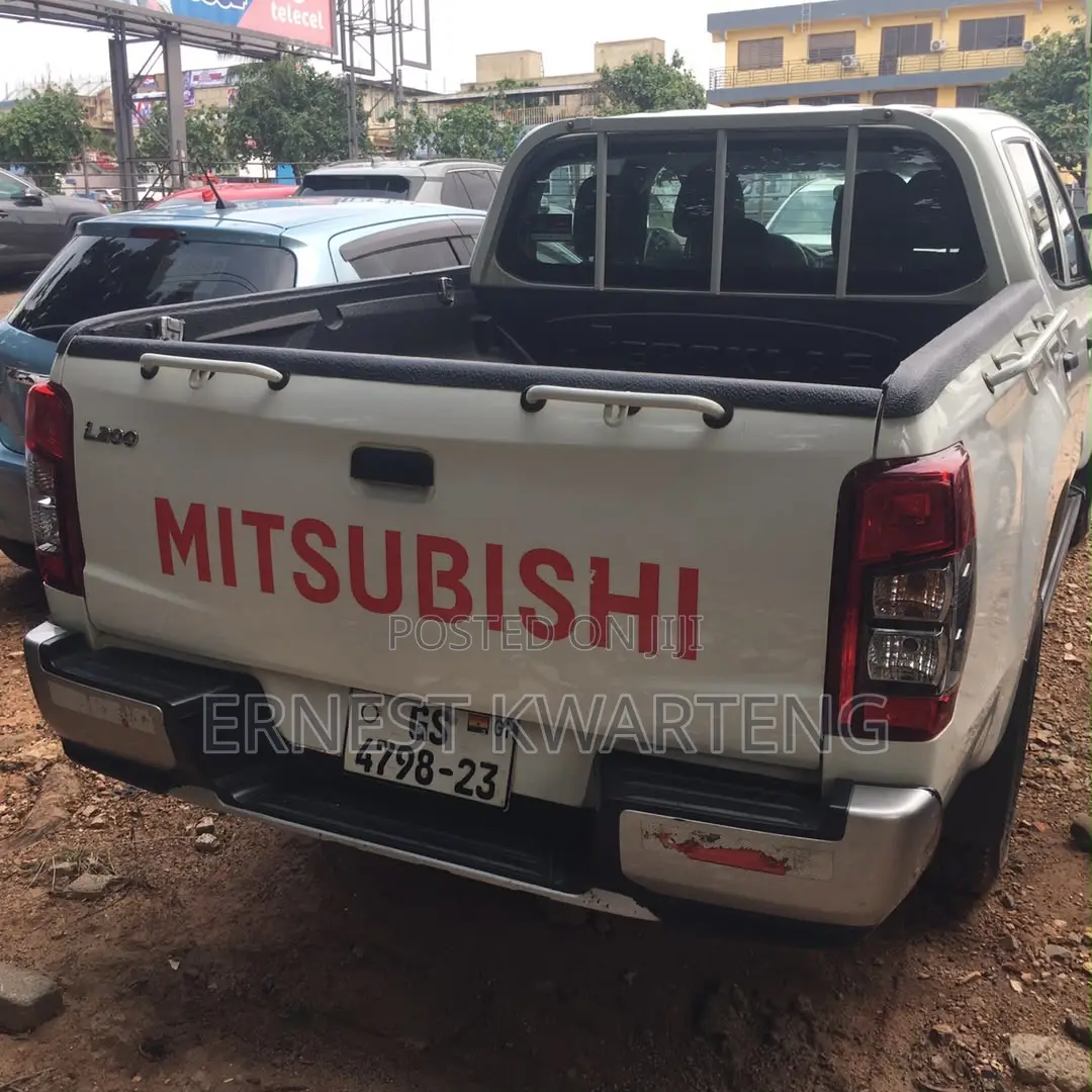 Mitsubishi L200 2023 White