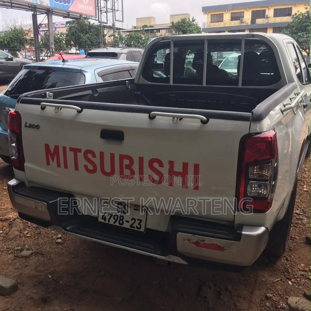 Mitsubishi L200 2023 White