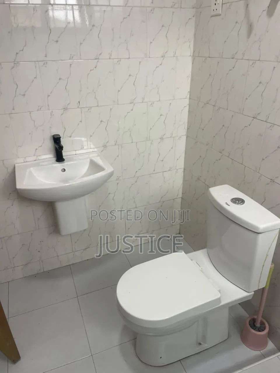 4bdrm House in West Legon, Medifem Area for rent
