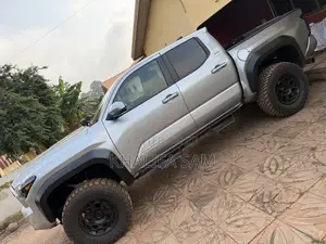 Toyota Tacoma SR5 Double Cab 5' Bed AT 2024 Silver