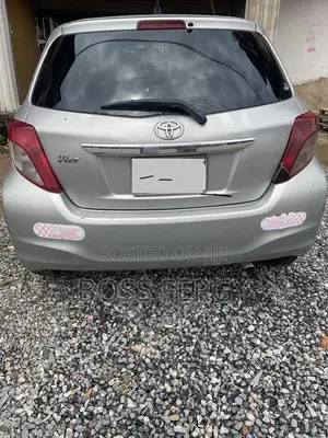 Toyota Vitz 1.3 FWD 3dr 2012 Gray