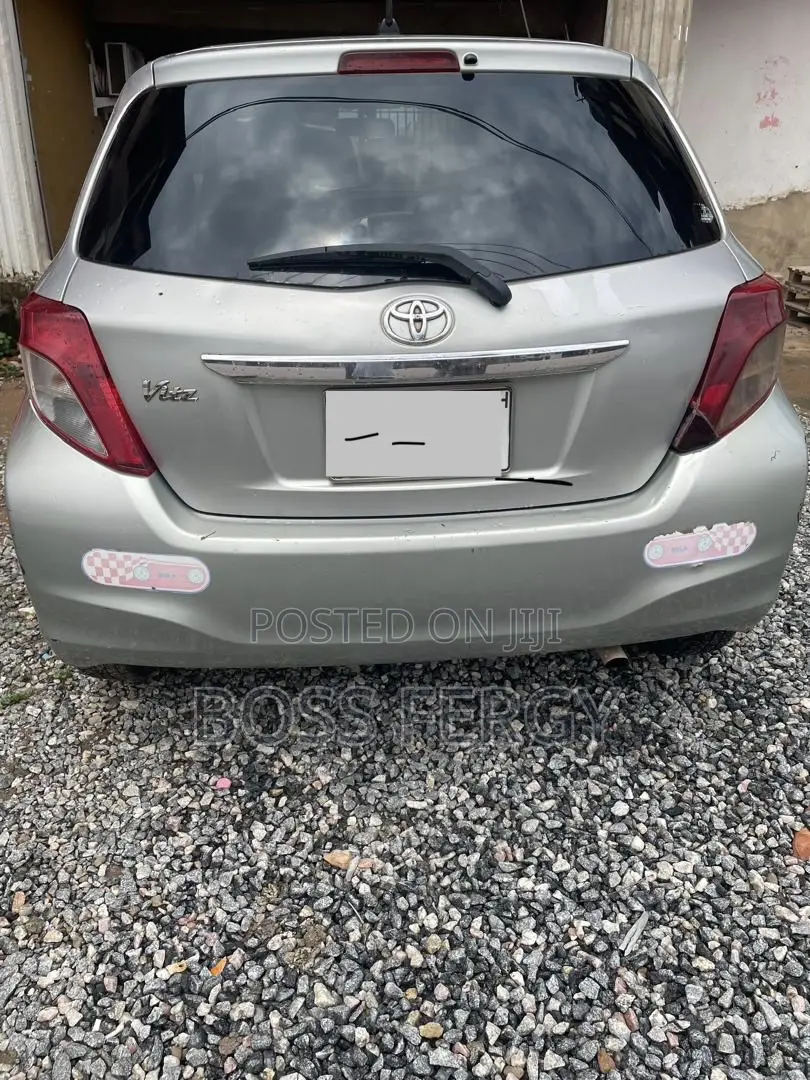 Toyota Vitz 1.3 FWD 3dr 2012 Gray