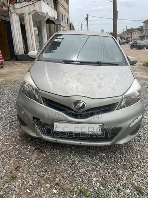 Toyota Vitz 1.3 FWD 3dr 2012 Gray