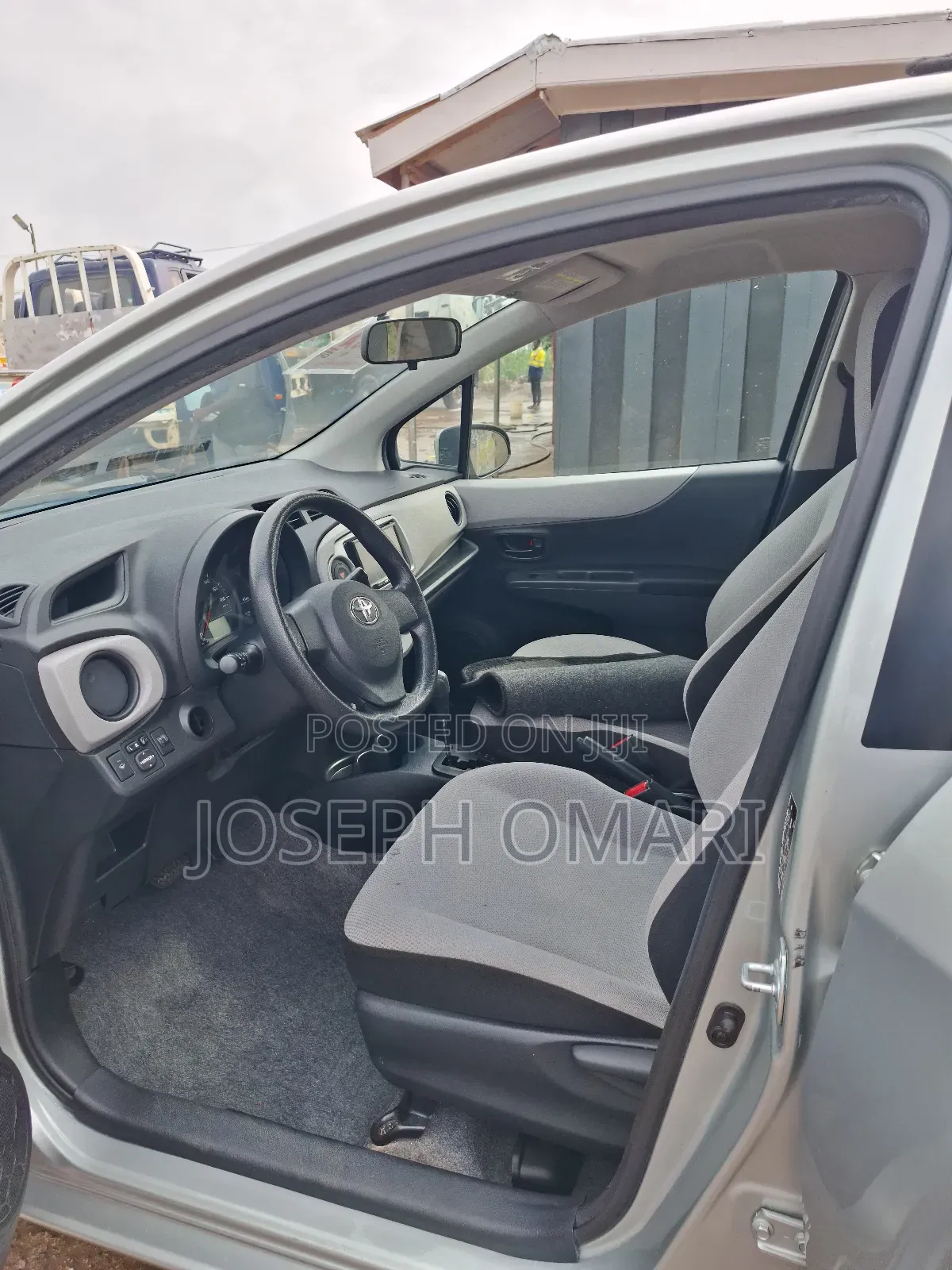 Toyota Vitz 1.3 AWD 3dr 2011 Gray