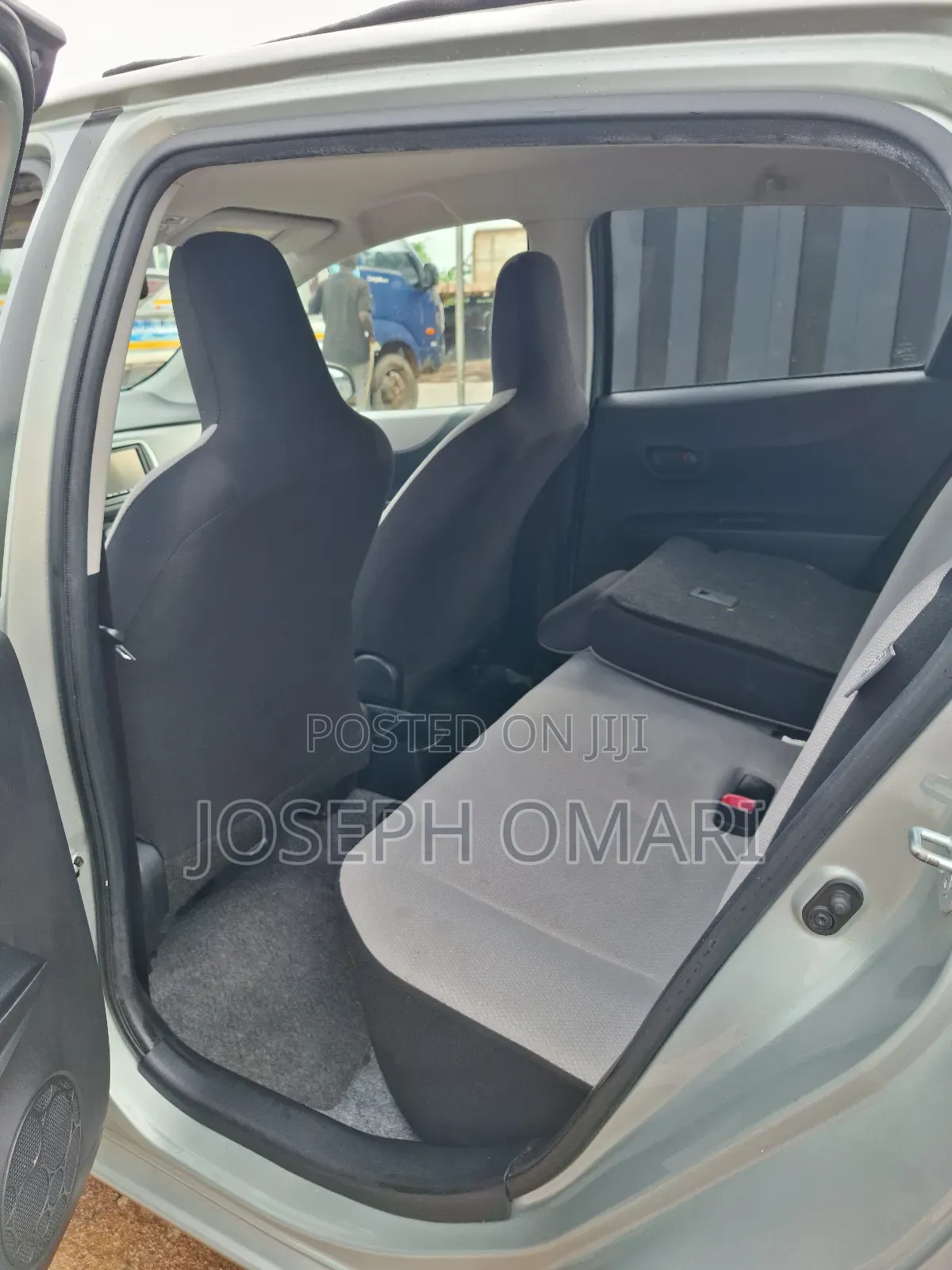 Toyota Vitz 1.3 AWD 3dr 2011 Gray