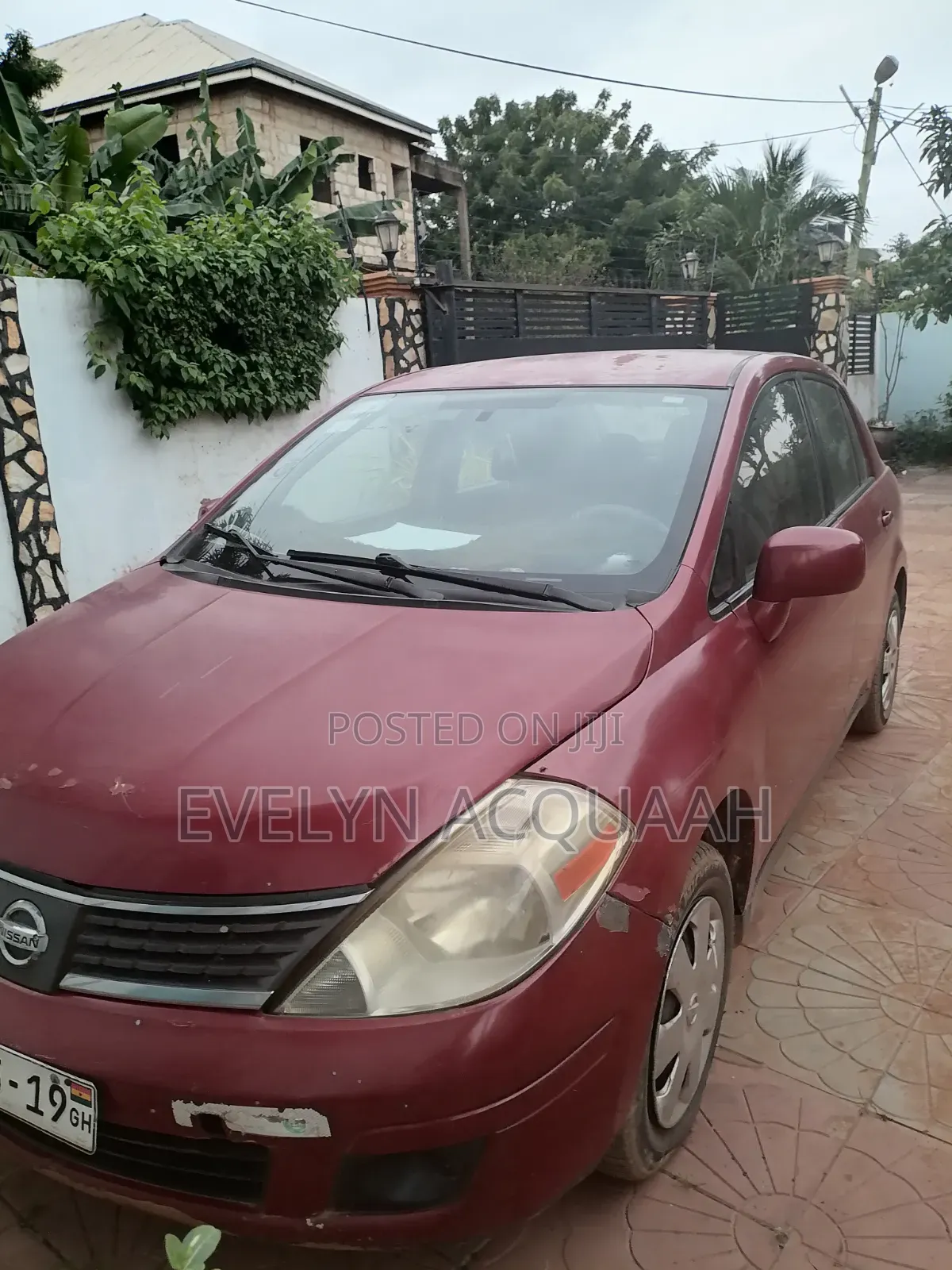 Nissan Versa 2010 Red