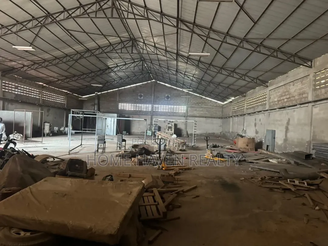 1000 Square Meter Warehouse for Rent at West Hills Mall