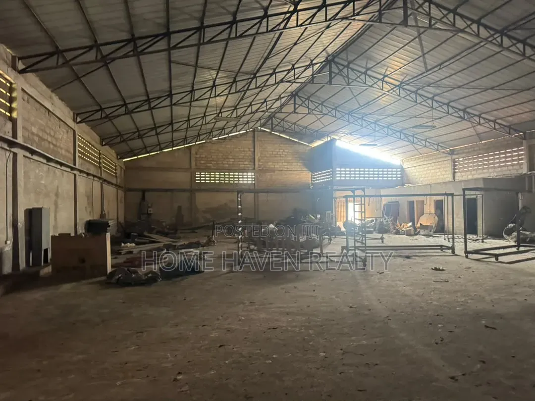 1000 Square Meter Warehouse for Rent at West Hills Mall