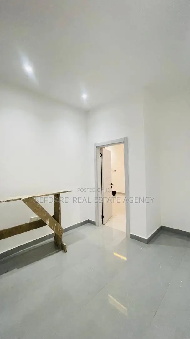 4bdrm House in Sefdard Properties, Kwabenya for sale
