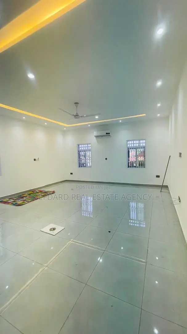4bdrm House in Sefdard Properties, Kwabenya for sale