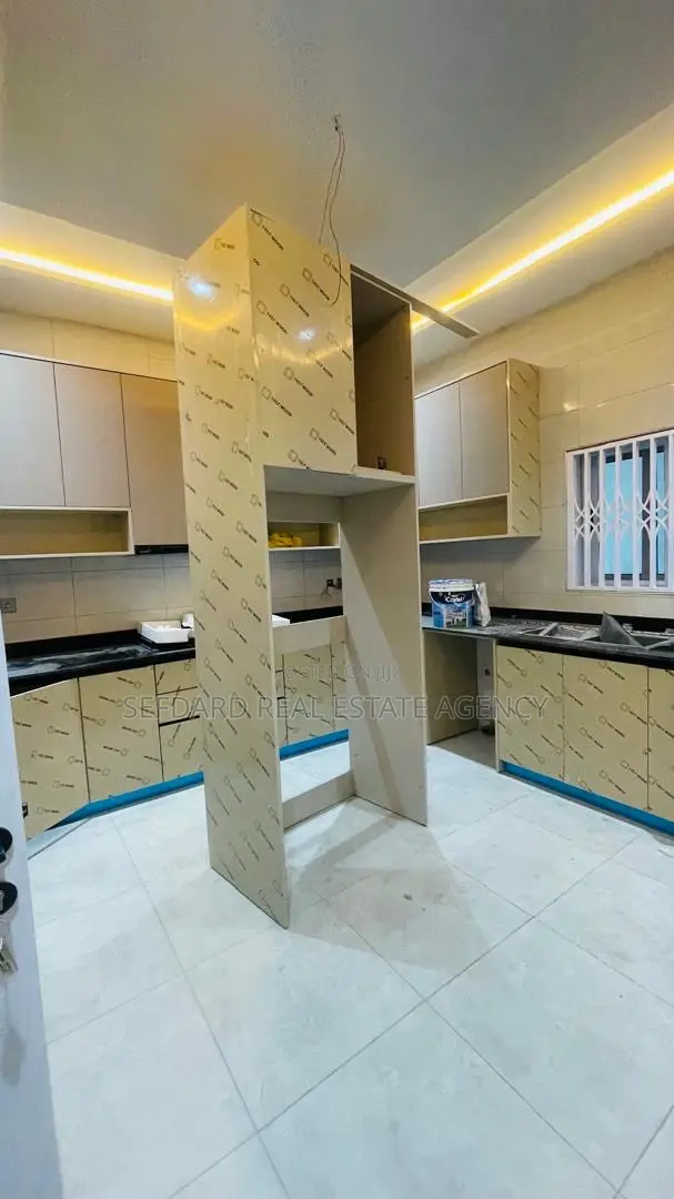 4bdrm House in Sefdard Properties, Kwabenya for sale