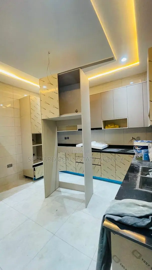 4bdrm House in Sefdard Properties, Kwabenya for sale