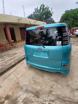 Toyota Sienta 1.5 FWD 2010 Blue