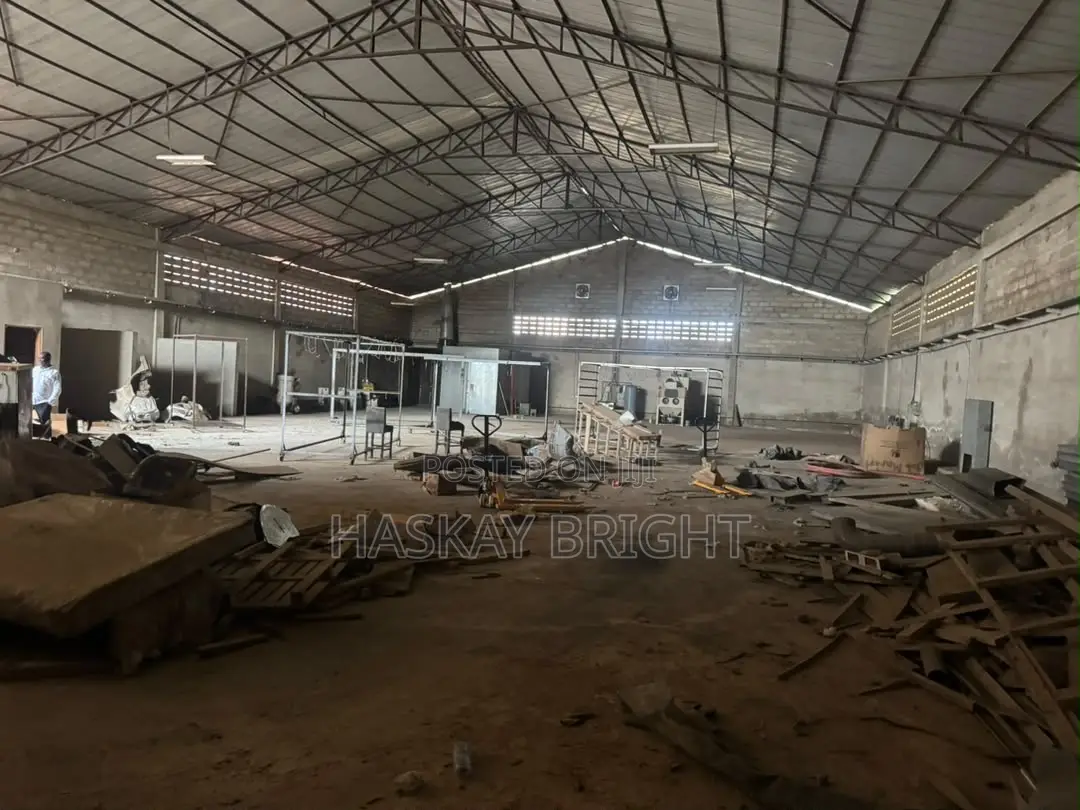 1000 SQM Warehouse for Rent at Broad Castle Junction After West Hills