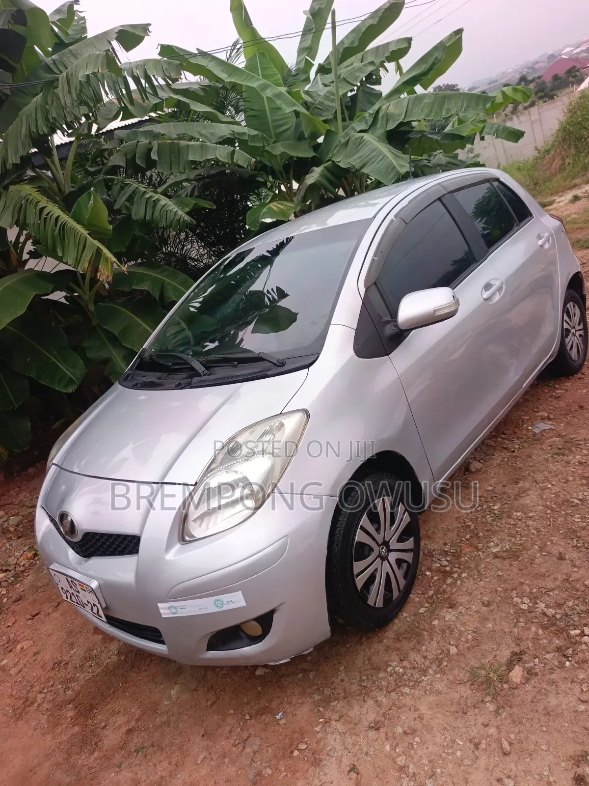 Toyota Vitz 2010 Silver