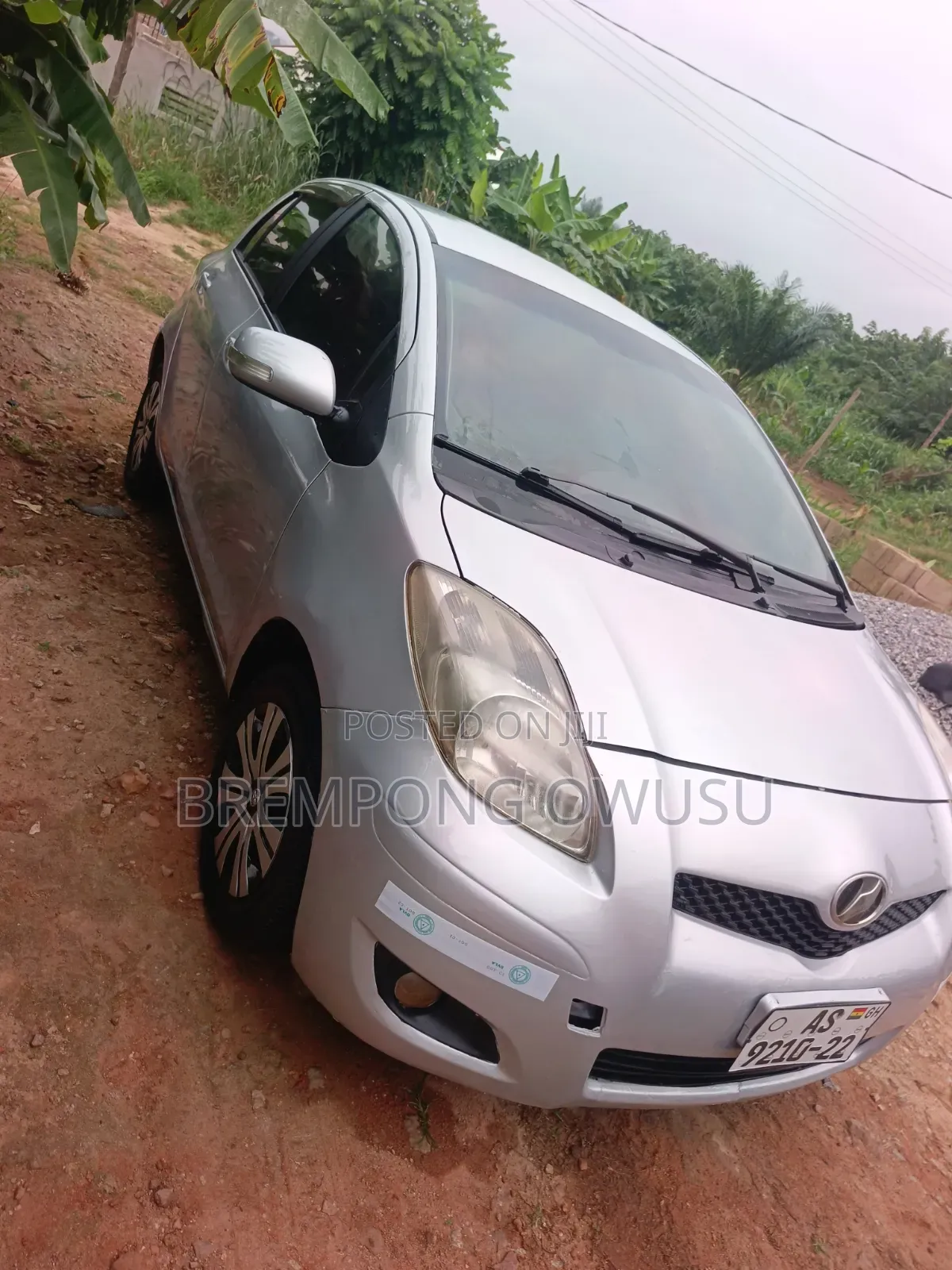 Toyota Vitz 2010 Silver