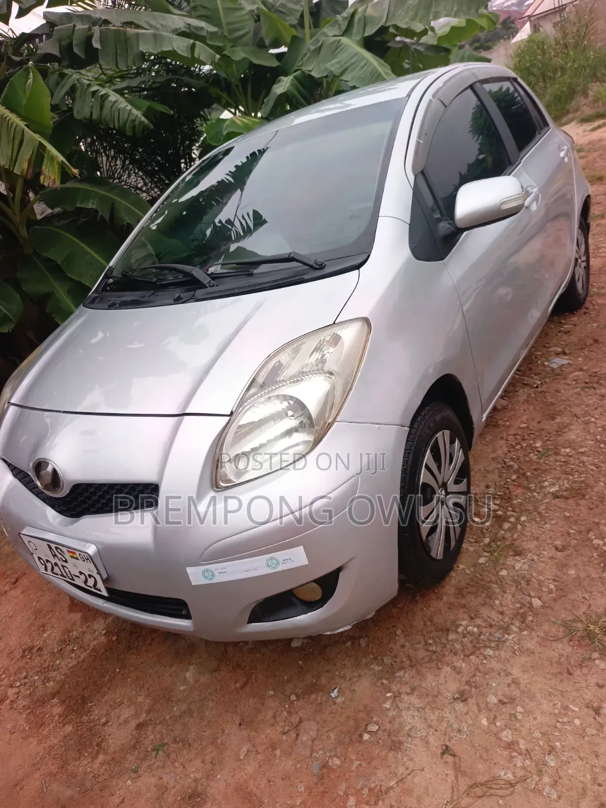 Toyota Vitz 2010 Silver