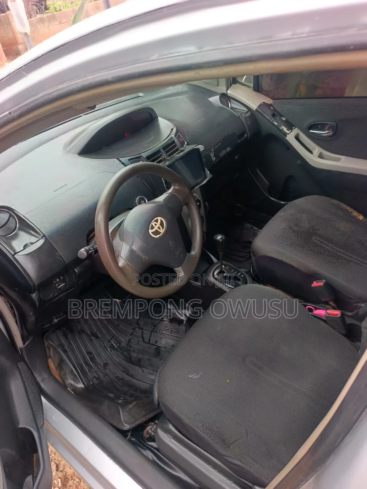 Toyota Vitz 2010 Silver