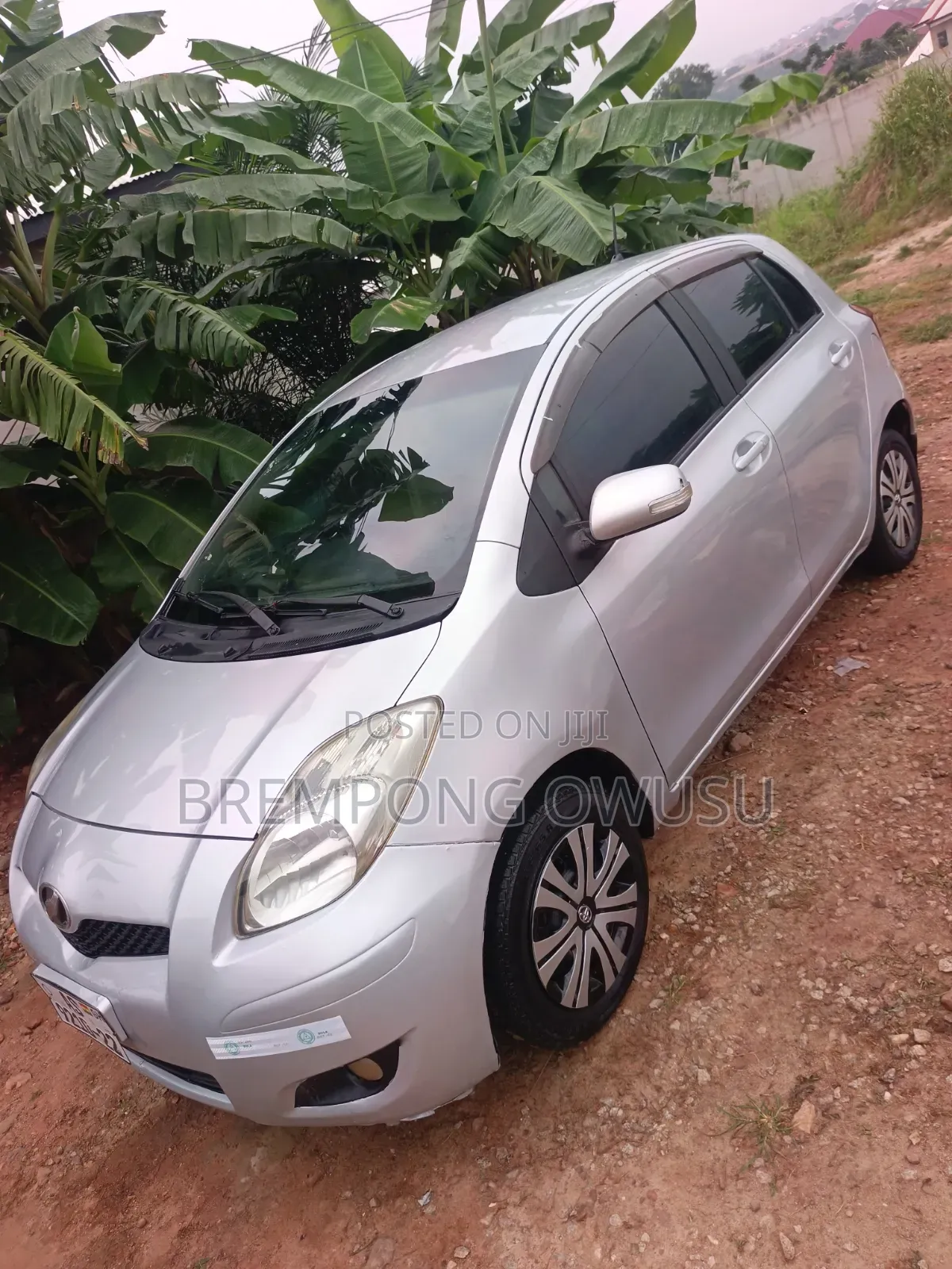 Toyota Vitz 2010 Silver