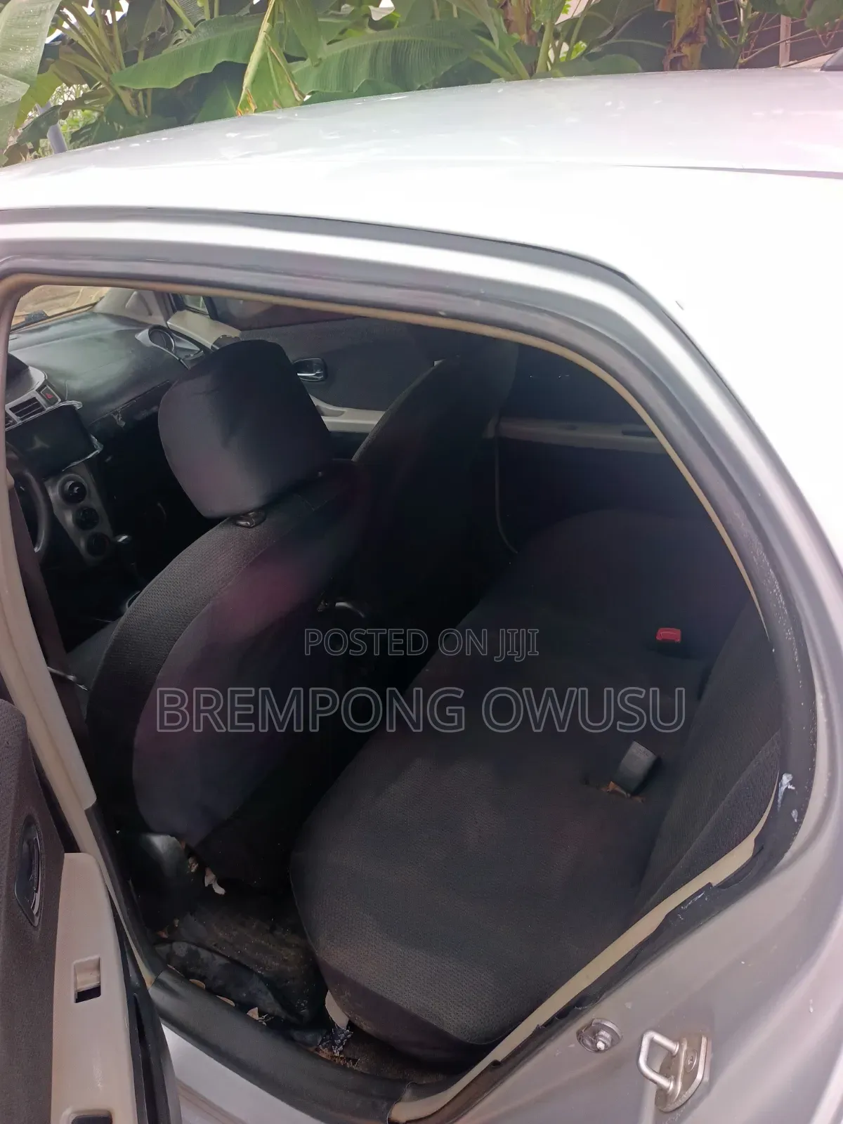Toyota Vitz 2010 Silver