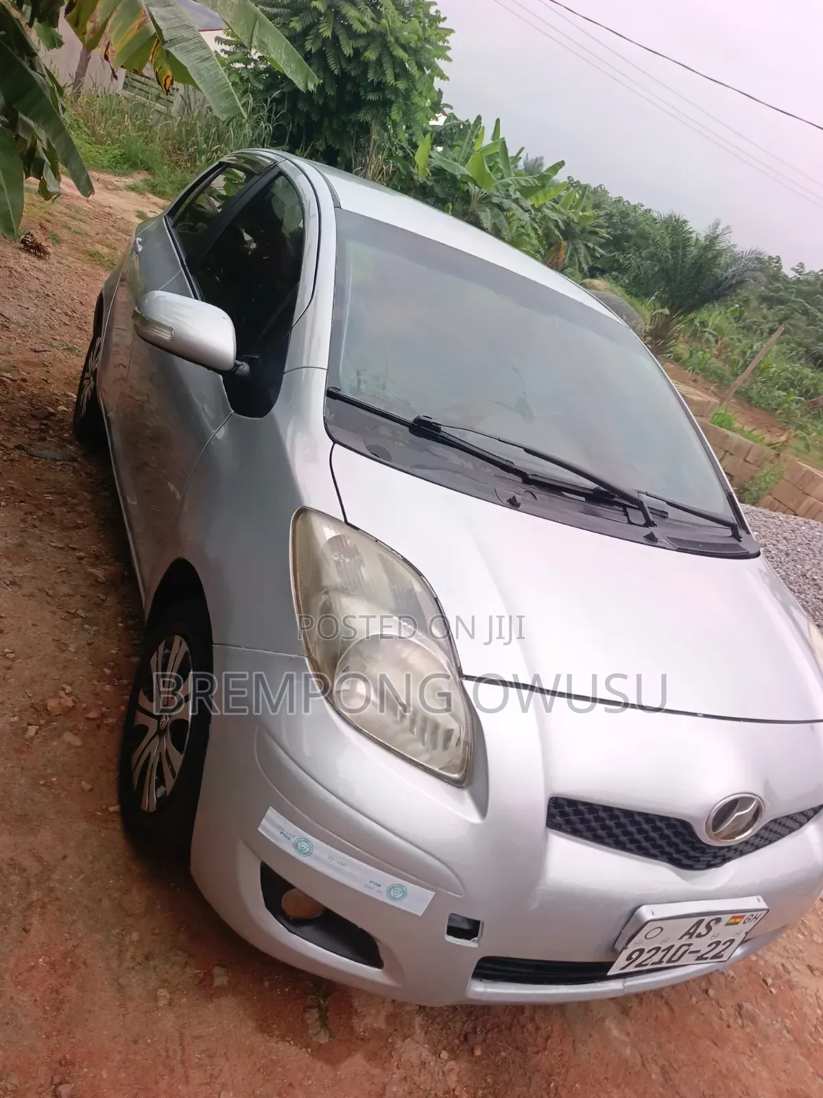 Toyota Vitz 2010 Silver