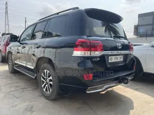 Toyota Land Cruiser 5.7 V8 VXR 2017 Black