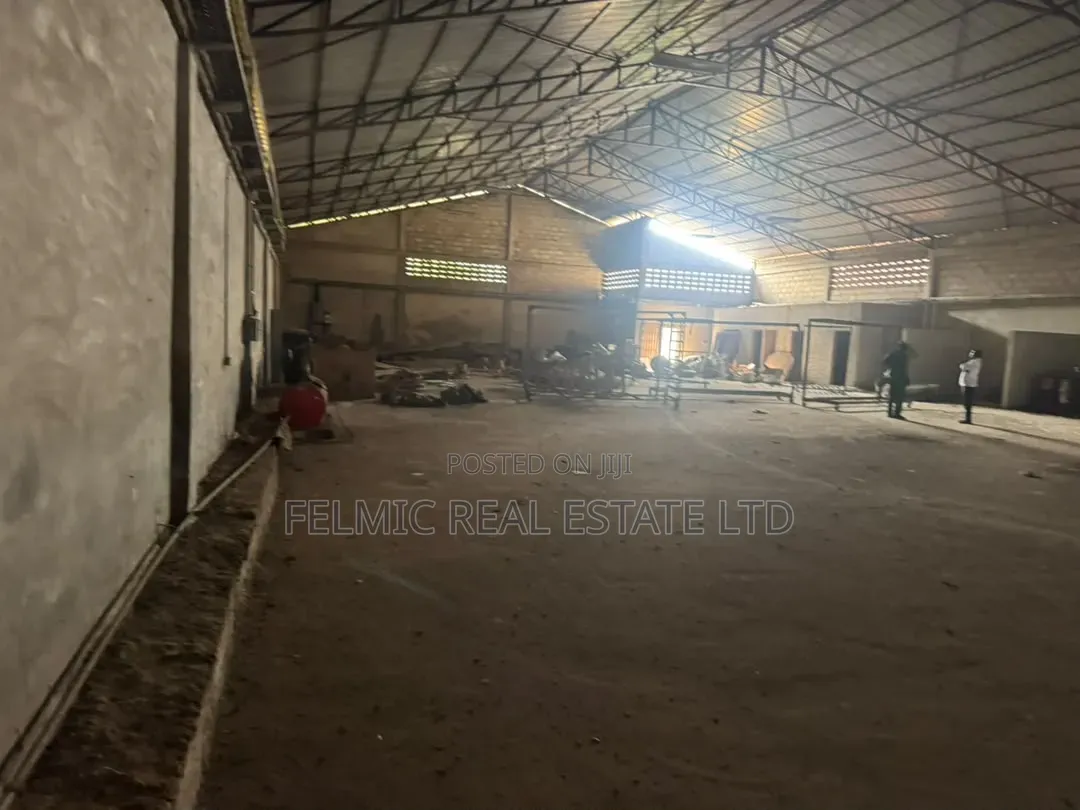 1000sm Warehouse at Broad Castle for Rent