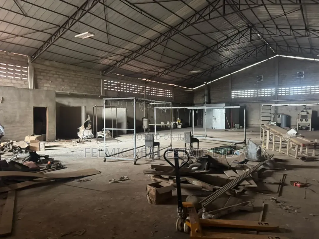 1000sm Warehouse at Broad Castle for Rent