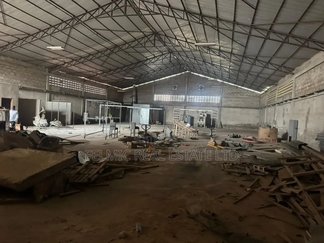 1000sm Warehouse at Broad Castle for Rent