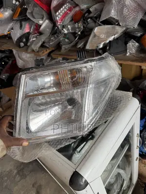 Navara Headlight Pair