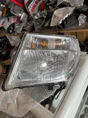 Navara Headlight Pair
