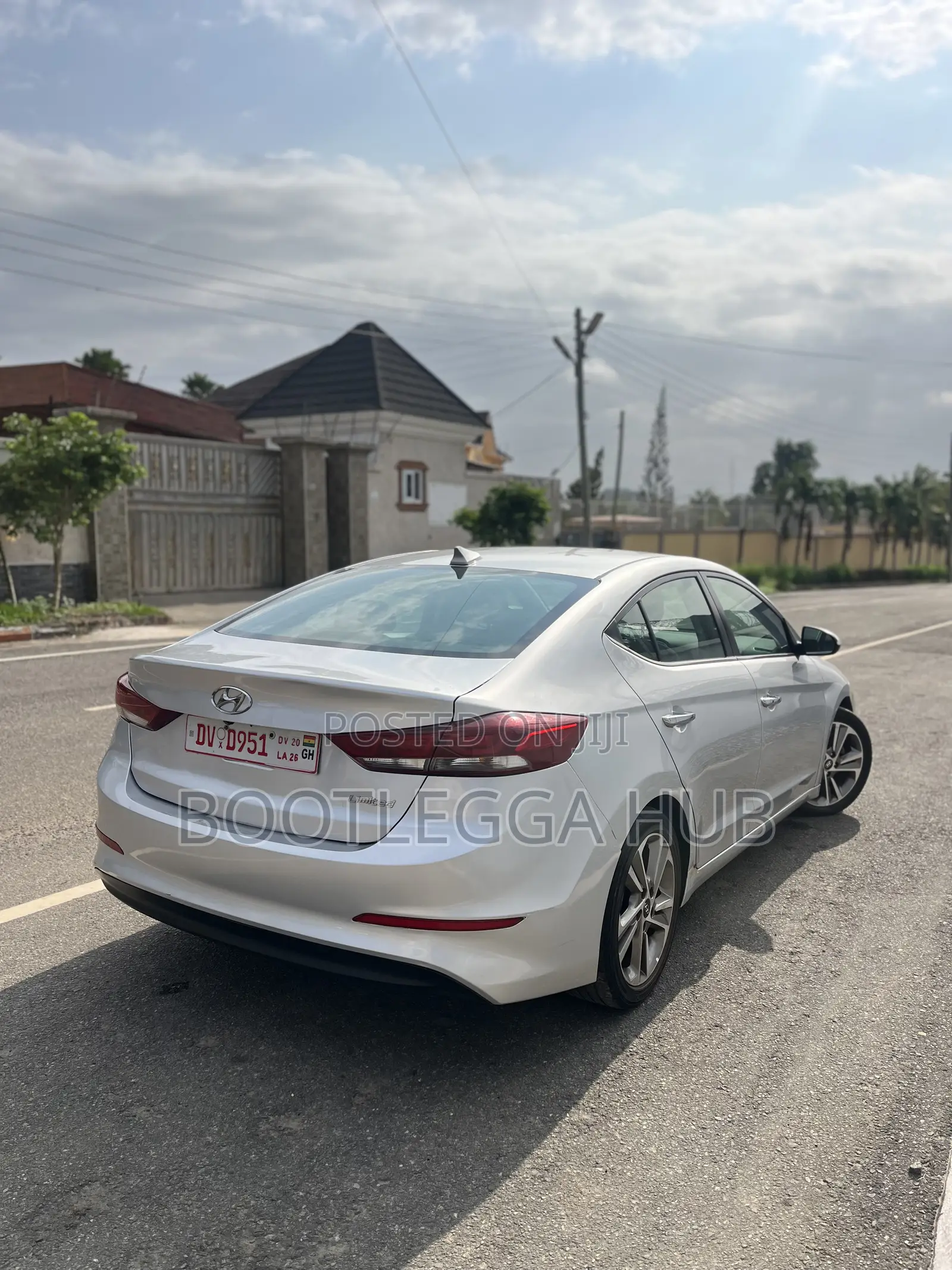 Hyundai Elantra Limited Sedan FWD (2.0L 4cyl 6A) 2017 Silver