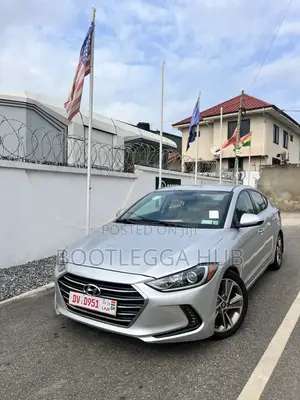 Hyundai Elantra Limited Sedan FWD (2.0L 4cyl 6A) 2017 Silver