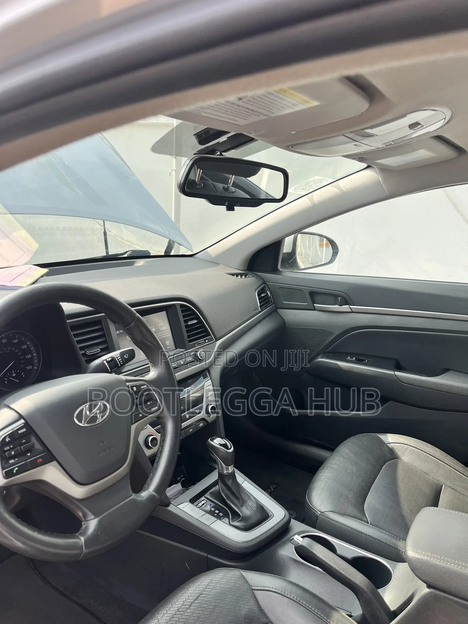 Hyundai Elantra Limited Sedan FWD (2.0L 4cyl 6A) 2017 Silver