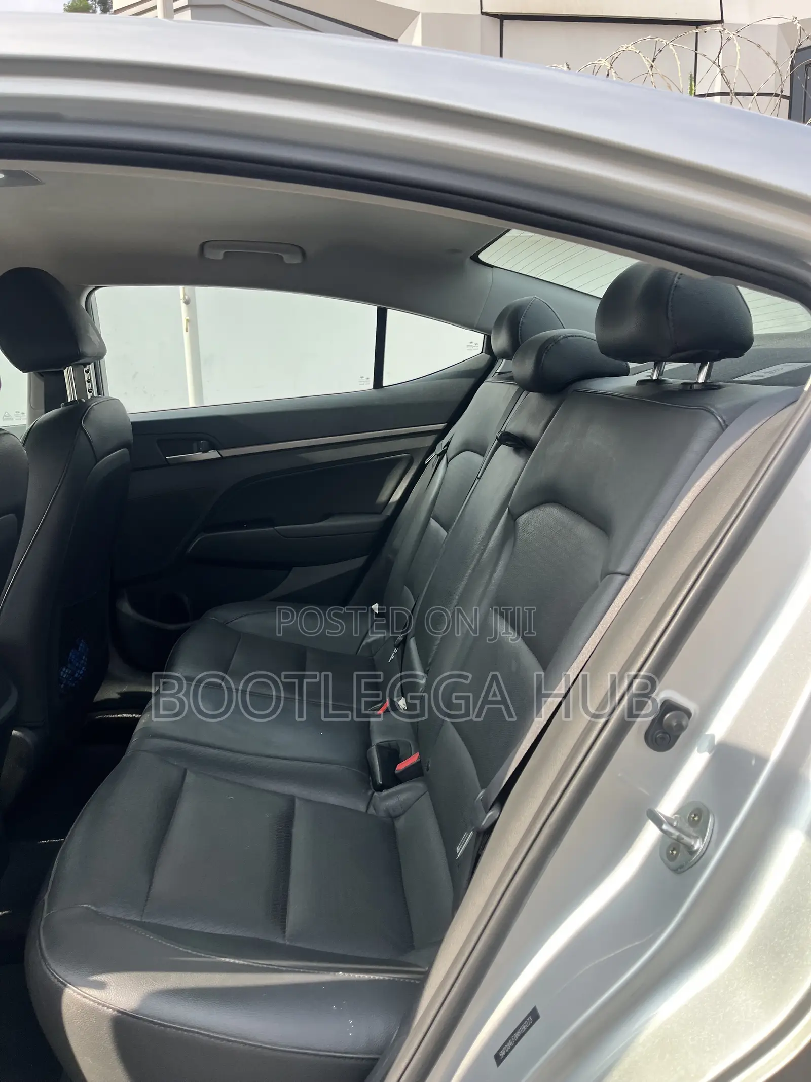 Hyundai Elantra Limited Sedan FWD (2.0L 4cyl 6A) 2017 Silver